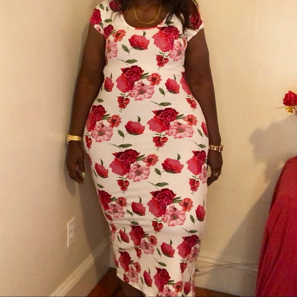 ❌🚫SOLD🚫❌Floral Body Contouring Maxi Dress - Picture 4 of 8